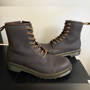 Dr Martens Airwair Leather Lace Up Boots. Size women’s 7 or youth 6.